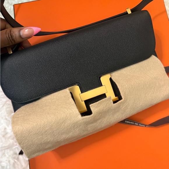 Brand New Hermes Constance Elan Purse Bag Black 
Stamp Date: 2025 - Picture 6 of 10